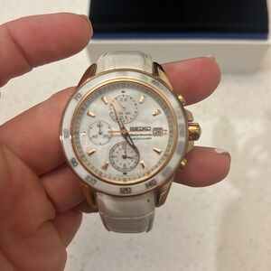 Seiko mother of pearl face watch
